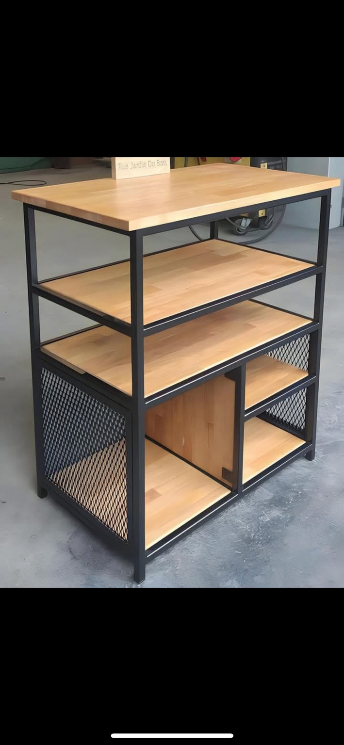 Référence de meuble acier et bois