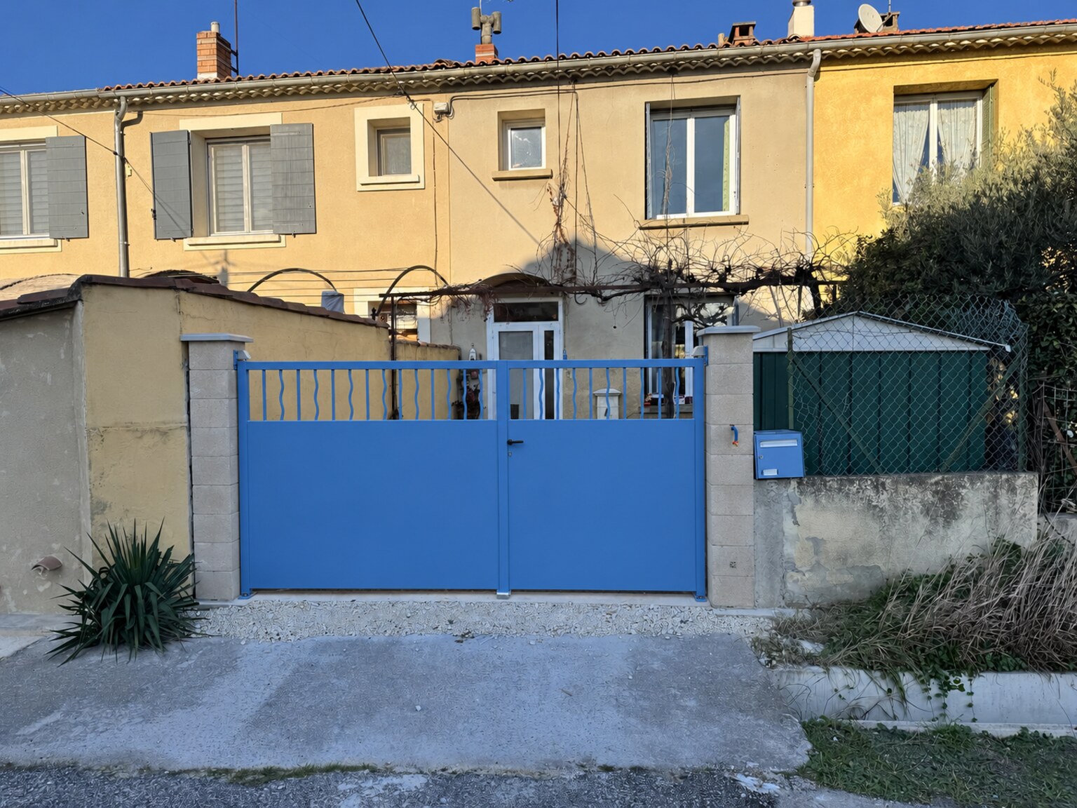 Portail battant acier sur mesure réalisé par LTS